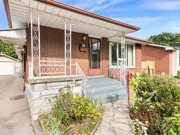 30 Goldfinch Rd, Hamilton, ON L9A 3W7