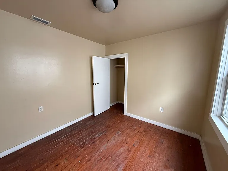 4004 Carey St — Photo 8