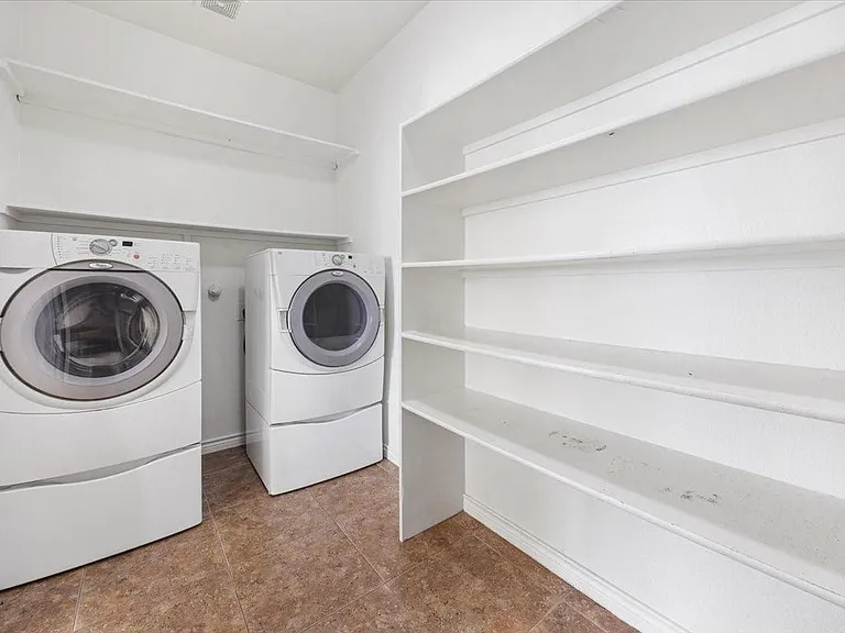 7704 Labrador Dr — Photo 36