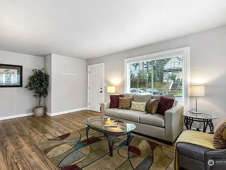 2127 S Ainsworth Ave — Photo 5