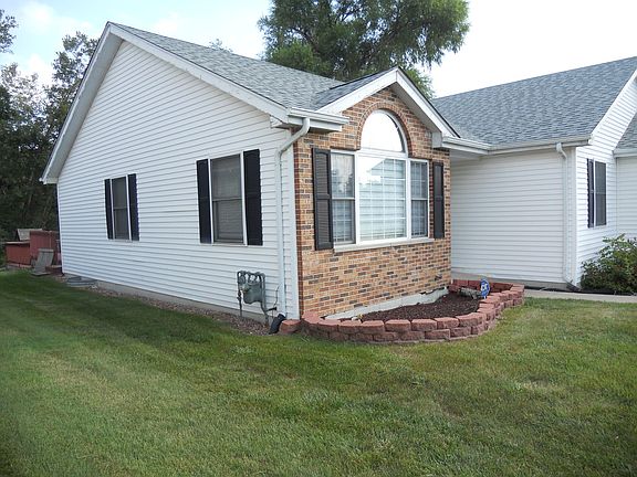 4th image of 251 Hillcrest Ln