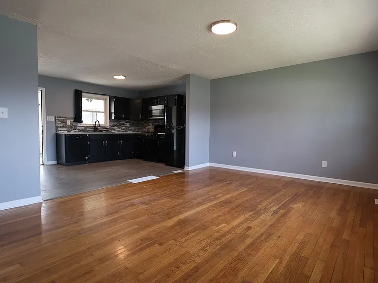 308 Larkwood Dr — Photo 2