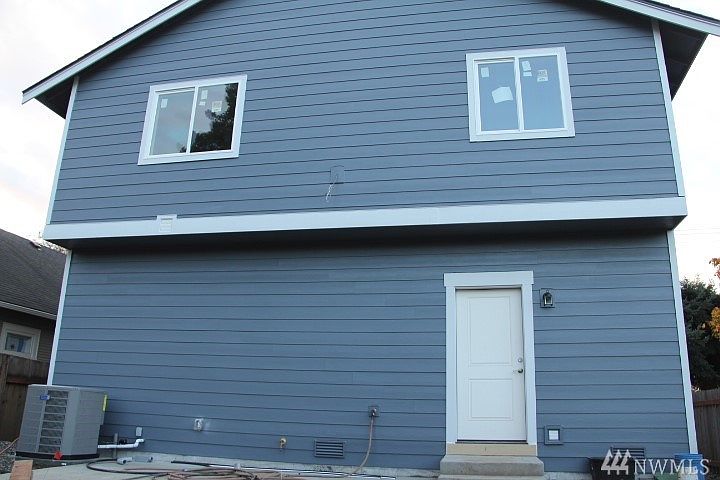 2nd image of 1217 N Washington St