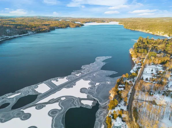 104 Memorial Drive, Winthrop, ME 04364