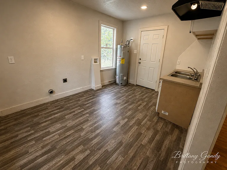 3826 Huston St — Photo 6