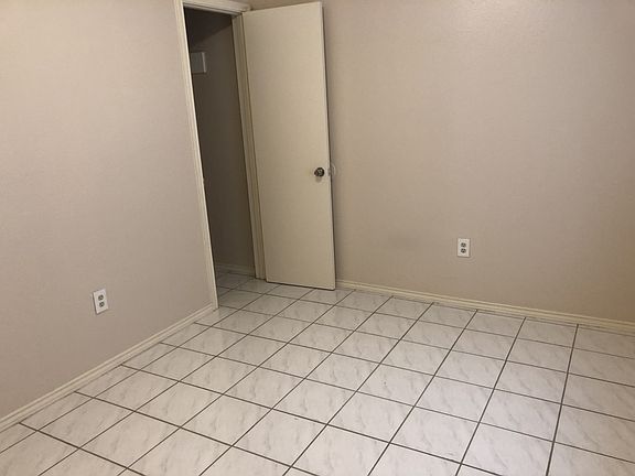3rd image of 918 W Caffery Ave APT 12