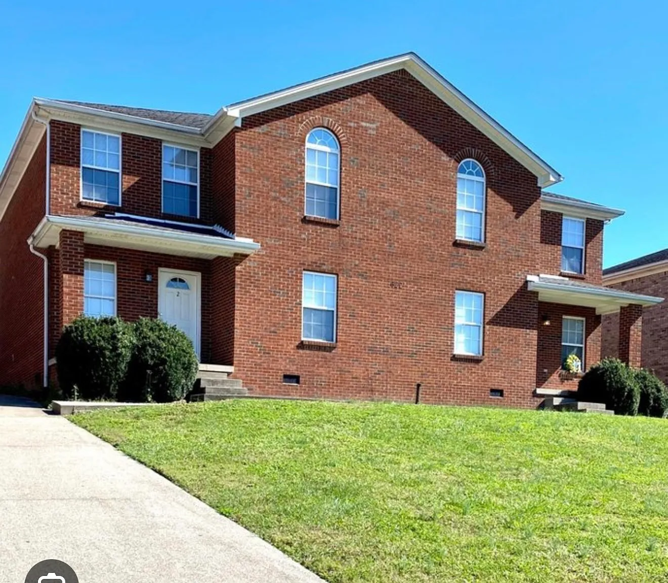 3 bed, 2.5 bath, 1689 sqft, $1,695 — Photo 1