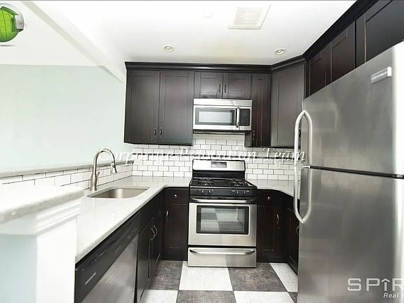 4th image of 3037 38th St APT 4