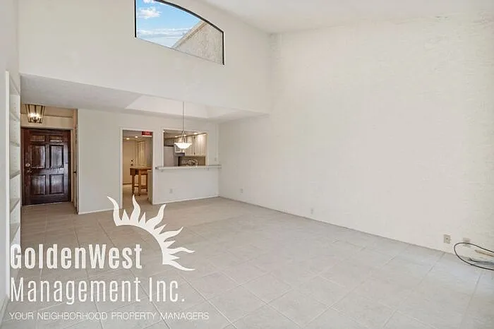 2441 E Rancho Dr — Photo 4
