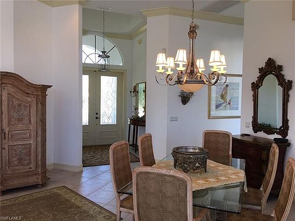3rd image of 827 Banyan Ct
