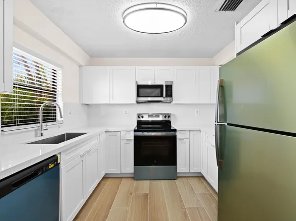 3281 E Golf Blvd, Pompano Beach, FL