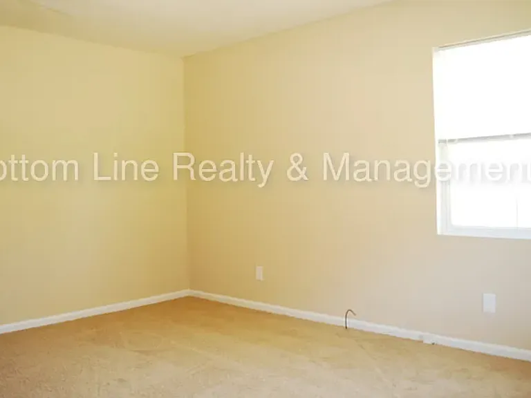 1054 Mountain Crest Dr — Photo 14