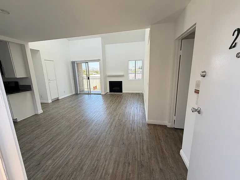Midvale Los Angeles Apartments LLC — Photo 12