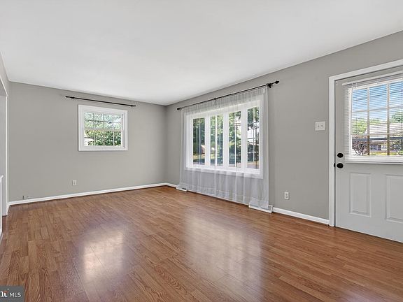 4th image of 11 Walden Rd