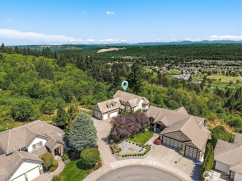 5th image of 15701 136th Avenue Ct E