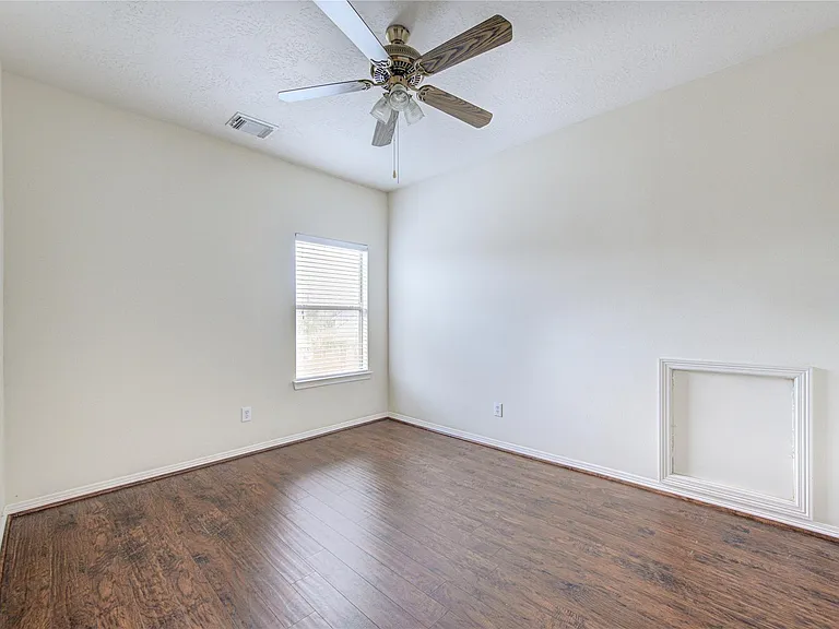 5007 Jade Cove Ct — Photo 33