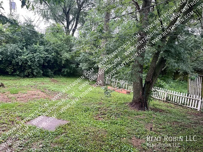 4821 N White Ave — Photo 18