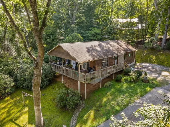 65 Sloan St, Franklin, NC 28734