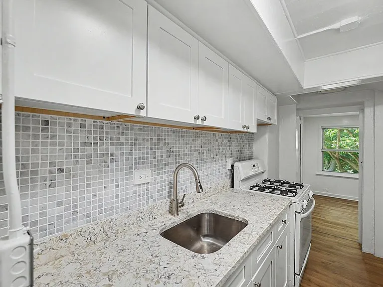 111 N Broadway #T5 — Photo 12