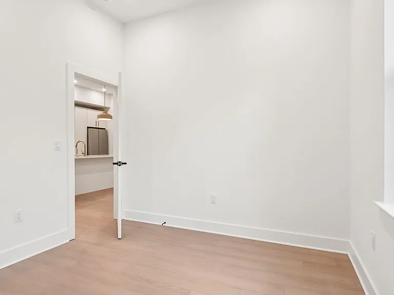 20 West — Photo 394