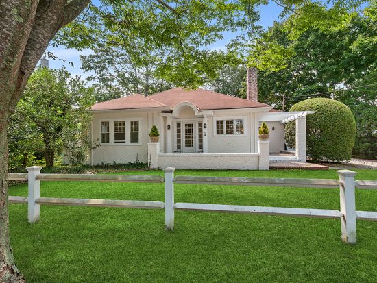 21 Old Town Rd Southampton Ny 11968 Zillow