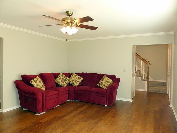 5th image of 102 Hampton Pl