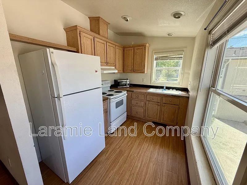 4 bed, 2.0 bath, $1,200 — Photo 2