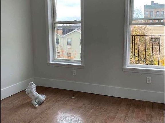 4th image of 542 Willoughby Ave #3C