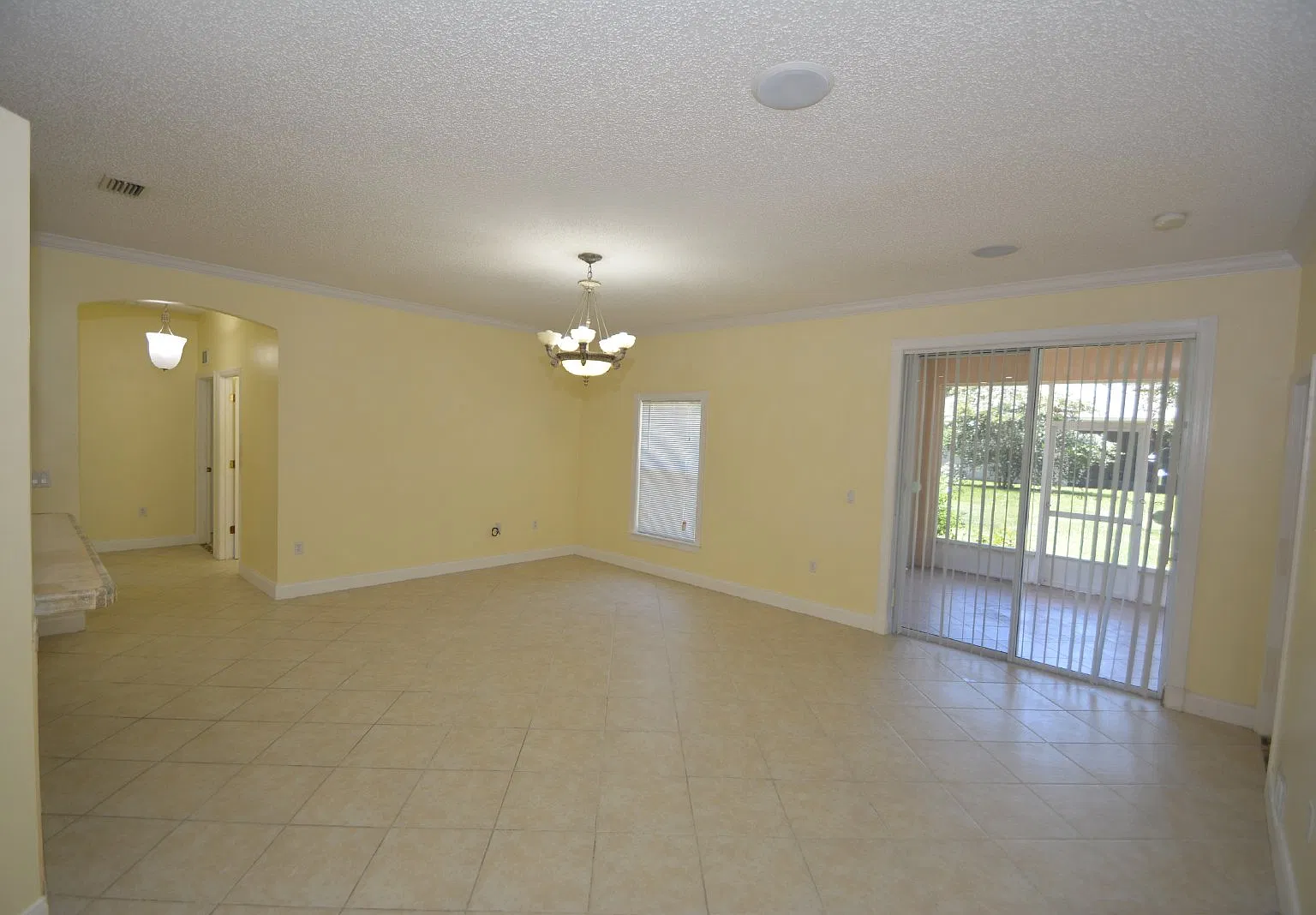 3 bed, 2.0 bath, 1846 sqft, $1,900 — Photo 4