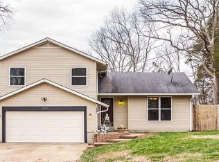 847 Woodland Hills Dr, Robertsville, MO 63072