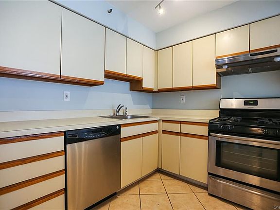 4th image of 14 Nosband Ave APT 2E