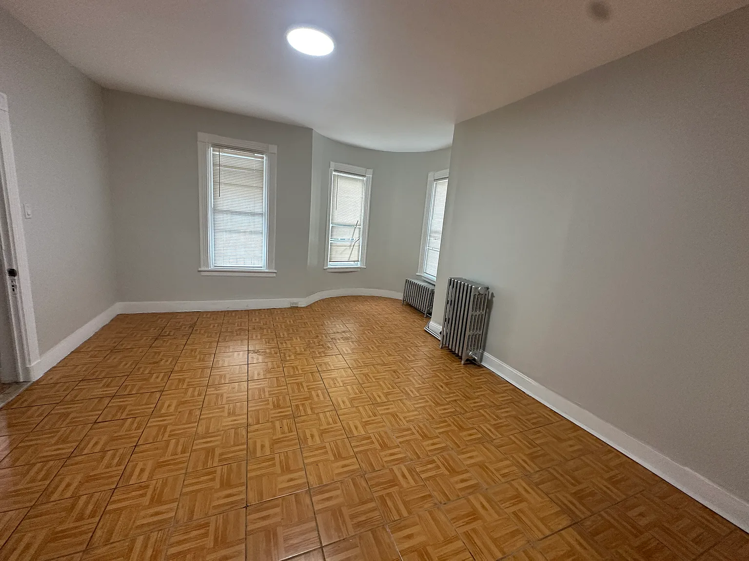 4 bed, $6,500 — Photo 4