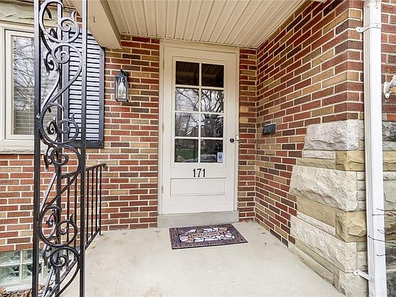 3rd image of 171 Thruston Blvd E