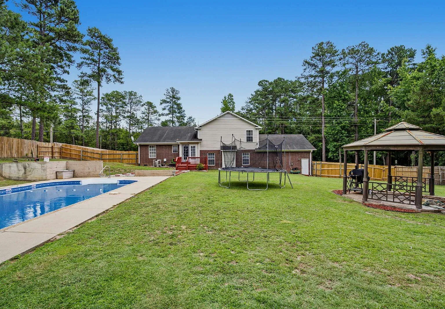 4 bed, 3.0 bath, 2048 sqft, $2,500 — Photo 3