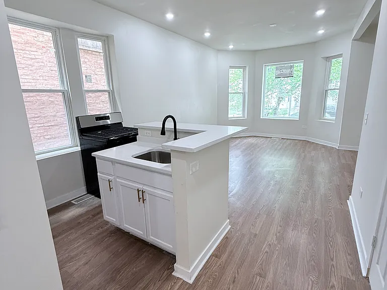6709 S Carpenter St #2F — Photo 4