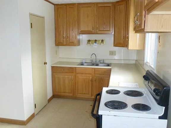 3rd image of 4385 Wayne St