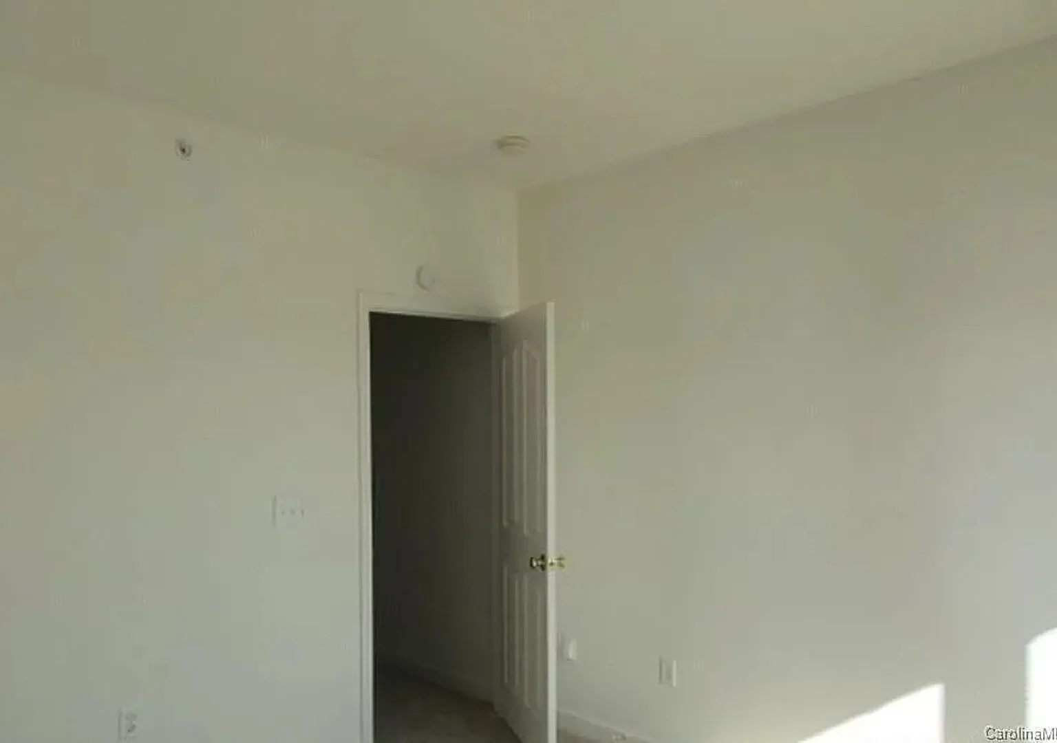 Room in 3 Bedroom Townhome at Hyde Glen Ct — Photo 4