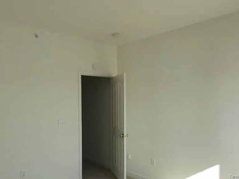 9873 Hyde Glen Ct — Photo 4