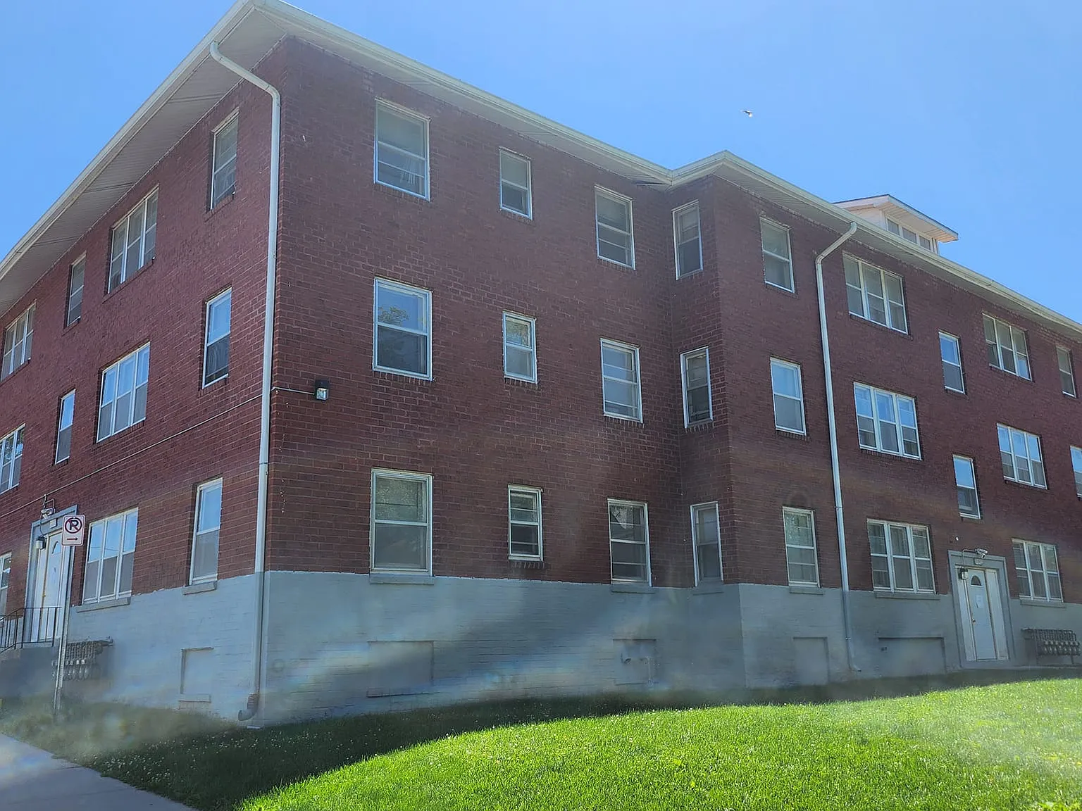 2 bed, $875 — Photo 1
