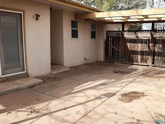 2nd image of 209 Circle Dr