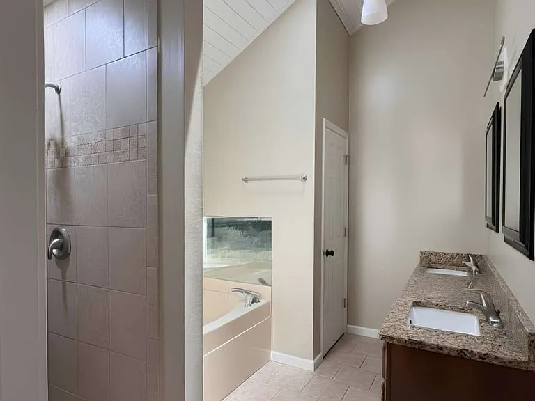108 Crestwood Ct — Photo 13