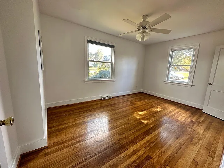 900 Byswick Ln — Photo 8