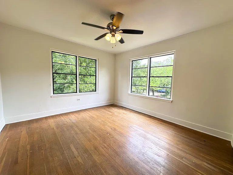 122 Demouy Ave #1/2 — Photo 12