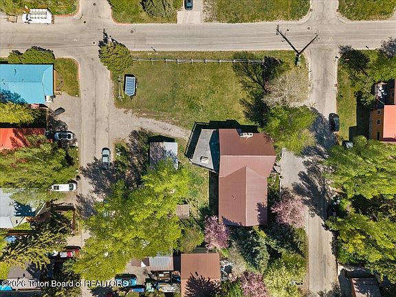 2nd image of 225 Pine Dr