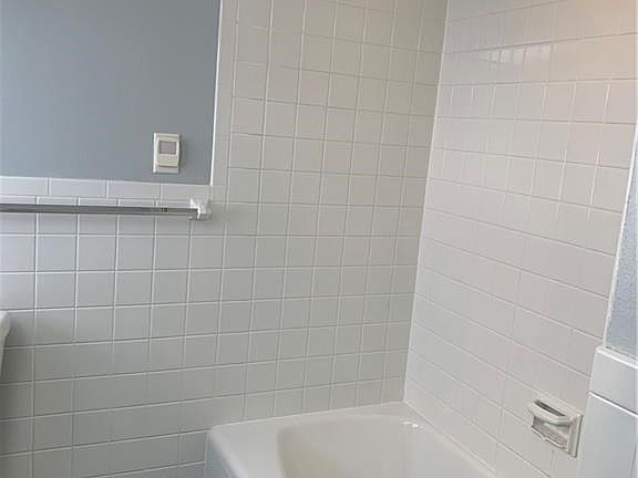 5th image of 270 Wellington Ave