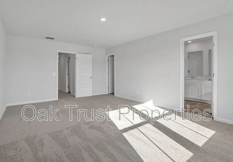726 Ridgley Dr — Photo 17
