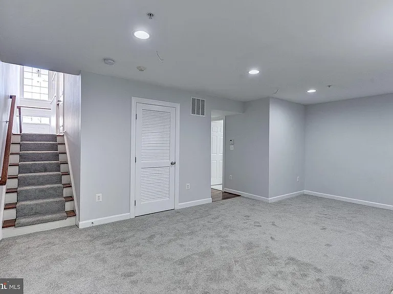 7576 Maidenhead Dr — Photo 22