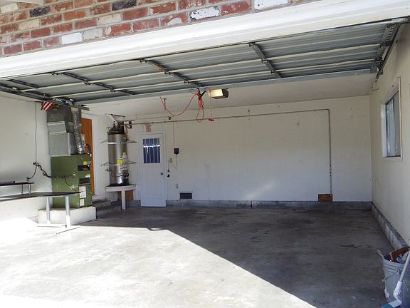 2nd image of 4905 Huntington Ln