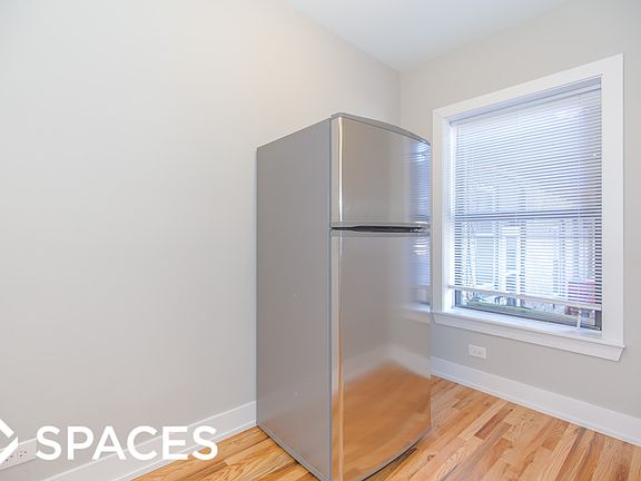 2nd image of 820 W Cuyler Ave #824322