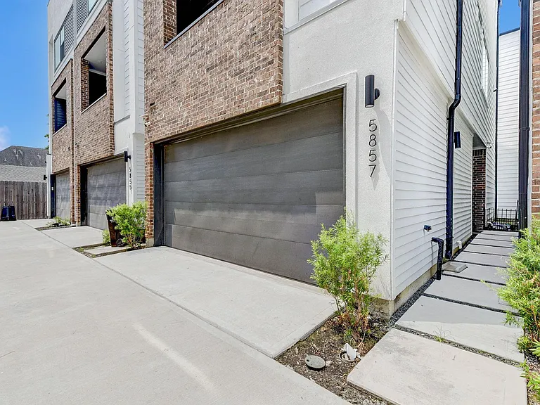 5857 Dolores St — Photo 4
